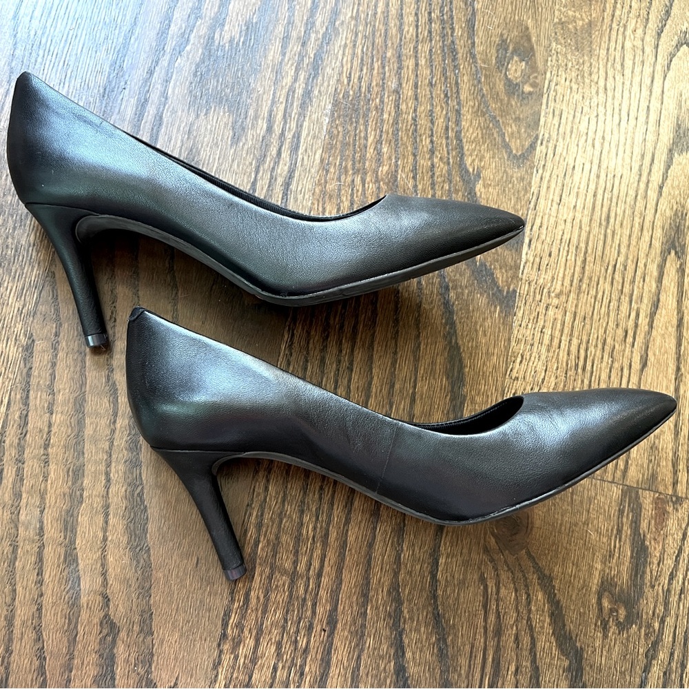 Rockport Total Motion 75mm Pointy Toe Pumps • 7 Wide • Black Leather